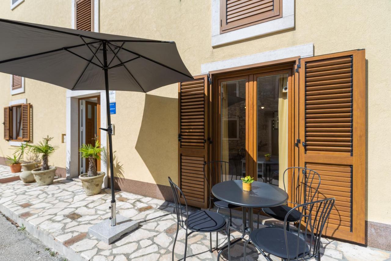 Apartments Agata Novigrad Istria Exterior foto