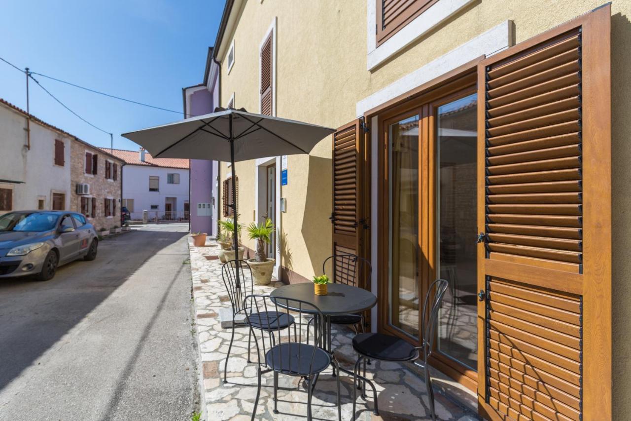 Apartments Agata Novigrad Istria Exterior foto