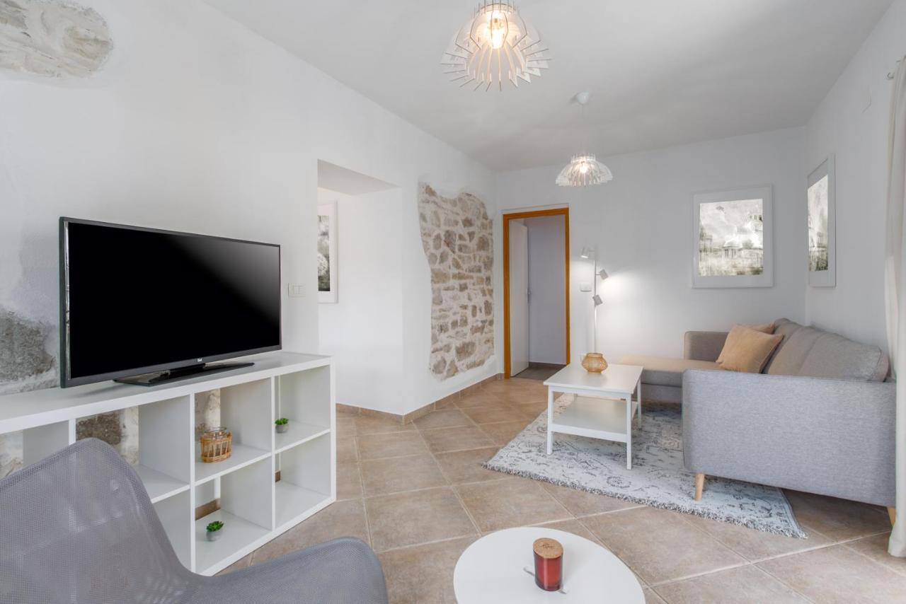 Apartments Agata Novigrad Istria Exterior foto